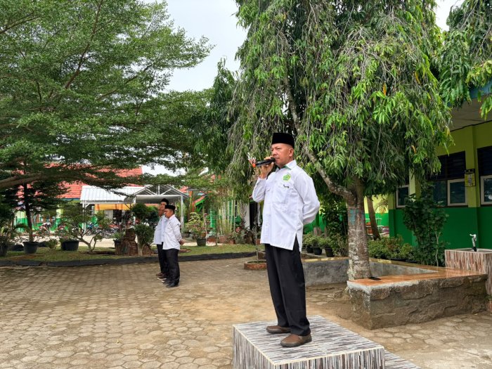 Upacara Bendera Hari Senin di MAN 2 Bungo: Wujudkan Disiplin dan Tanggung Jawab sebagai Karakter Peserta Didik