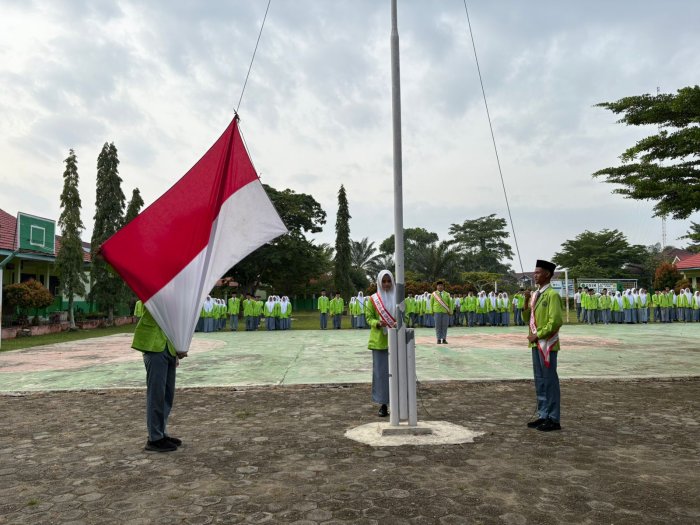 MAN 2 Bungo Gelar Upacara Bendera, Tanamkan Disiplin dan Semangat Kebangsaan