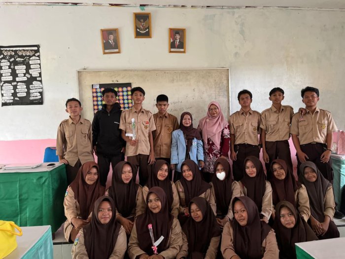 Nurasiah Mahasiswa PPLK Sukses Gelar Praktik Mengajar Di MAN 2 Bungo