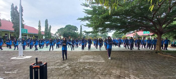 Gerakkan Badan, Bangkitkan Semangat: MAN 2 Bungo Laksanakan Senam Rutin